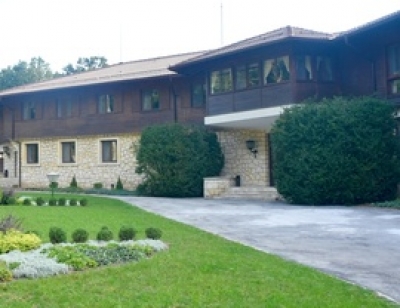 The hunting residence &ldquo;Voden I&rdquo; welcomes again its guest in old Bulgarian tradition with bread and salt.
